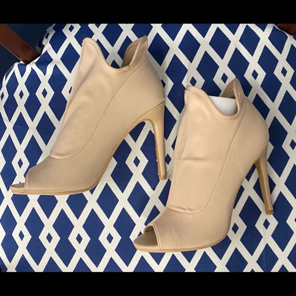 Nude beige peep toe ankle booties. NEW Ankle Boots & Booties - Picture 6 of 6